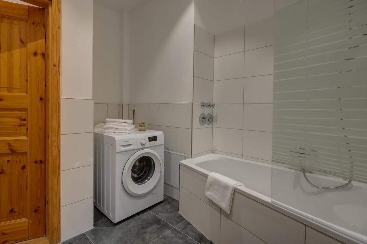 Kaza Guesthouse, Centrally Located 2 & 3 Bedroom Apartments In Augsburg Exterior photo
