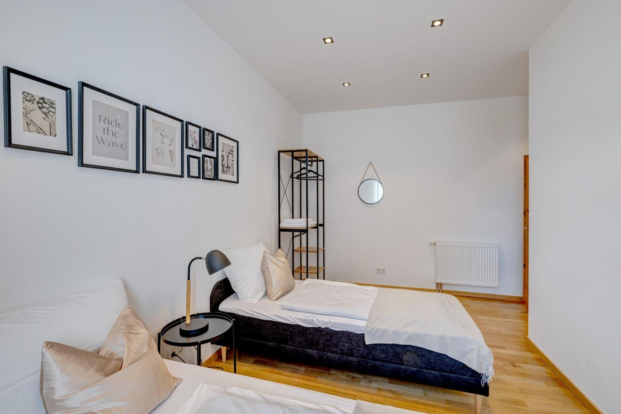Kaza Guesthouse, Centrally Located 2 & 3 Bedroom Apartments In Augsburg Exterior photo